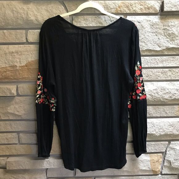 Solitaire Floral Rose Embroidered Lace up Neckline Top Black Red Large feminine - Picture 8 of 8